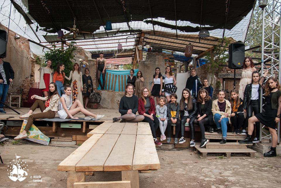 Zero Waste - a KreaKids divatbemutat�ja a Szimpl�ban