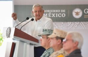 „El�g a k�pmutat�sb�l! Meg kell sz�ntetni a sz�rny� egyenl�tlens�geket” - mondta Mexik� eln�ke a kl�macs�cson