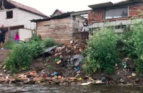 Rengeteg a szem�t a Szamoson Sz�szfenes �s Kolozsv�r k�z�tt