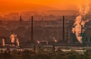 A l�g- �s k�rnyezetszennyez�s t�meges migr�ci�hoz vezet. Most m�r jogi p�lda is van ennek al�t�maszt�s�ra