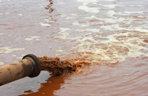 Nemcsak m�anyagszem�t �szik le nagy mennyis�gben a Szamoson, most m�r neh�zf�mszennyez�st is jeleztek (friss�tve)