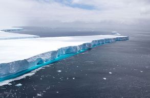 Elolvadt a vil�g legnagyobb j�ghegye: 6 ezer n�gyzetkilom�ter volt az A68, amikor leszakadt az Antarktiszr�l