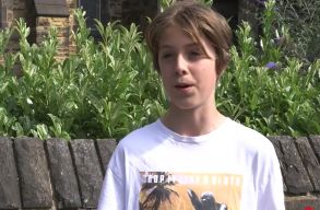 Jude Walker a brit Greta Thunberg: a 11 �ves fi� gyalog indult Londonba a kl�m��rt