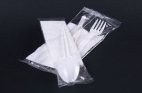 Elfogadt�k az egyszerhaszn�latos m�anyagterm�kek betilt�s�t szab�lyoz� rendeletet