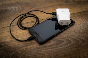 K�telez� lesz az EU-ban az USB-C t�lt�k haszn�lata, hogy cs�kkents�k az e-hullad�k mennyis�g�t