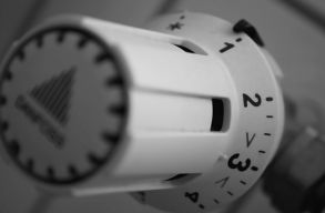 Kibocs�t�scs�kkent�s: Kolozsv�ron betiltan�k az egy�ni h�k�zpontokat az ezut�n �p�l� t�mbh�zakban