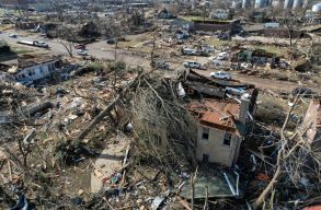 Legal�bb hetvennyolcan meghaltak; Biden katasztr�fahelyzetet hirdetett a torn�d�k miatt